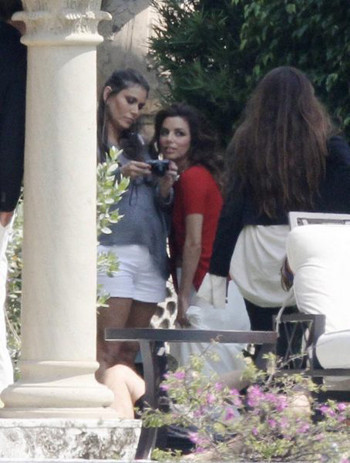 Ünlü yıldız at üstünde çırılçıplak - Resim: 4