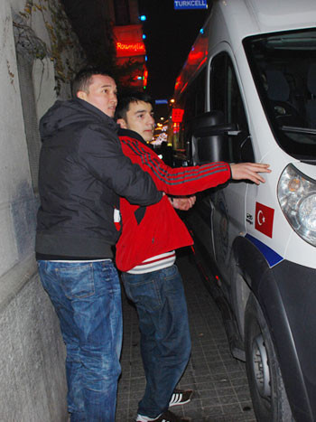 Taksim'de olaylı yılbaşı gecesi! - Resim: 2