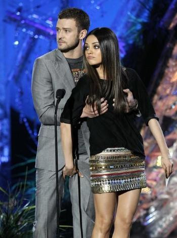 Ödül gecesine damga vuran el şakası - Resim: 2