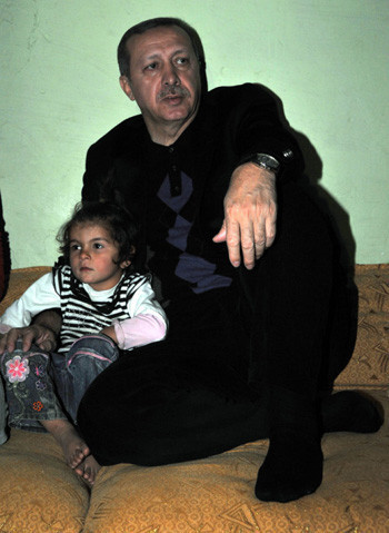 Erdoğan bağdaş kurdu dert dinledi - Resim: 2