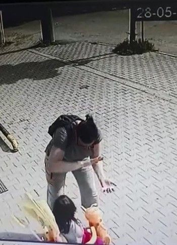 Bursa'da 3 yaşındaki minik kıza ilaç dayağı! - Resim: 3