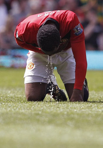 Maç esnasında sahaya kustu! - Resim: 2