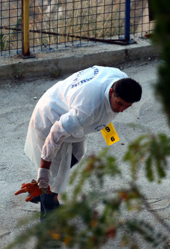 İzmir'de patlama iki can aldı - Resim: 4