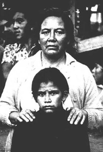 110 kişiye tecavüz etti 240 kişiyi öldürdü ama serbest! - Resim: 1