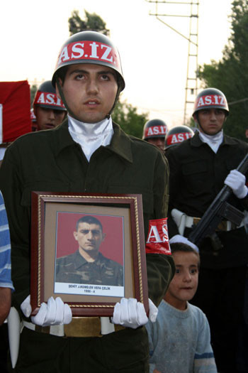 Şehit Vefa Çelik Ağrı'da toprağa verildi - Resim: 1