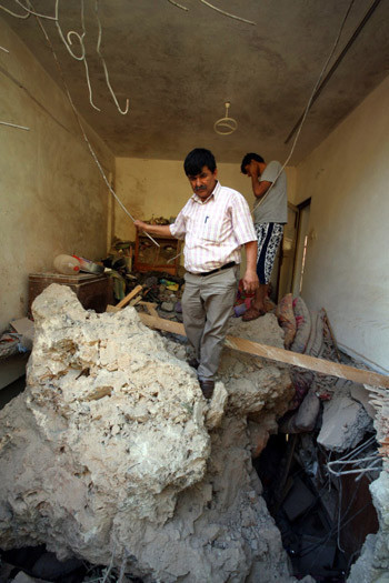Tonlarca ağırlığındaki kaya tepelerine düştü - Resim: 2