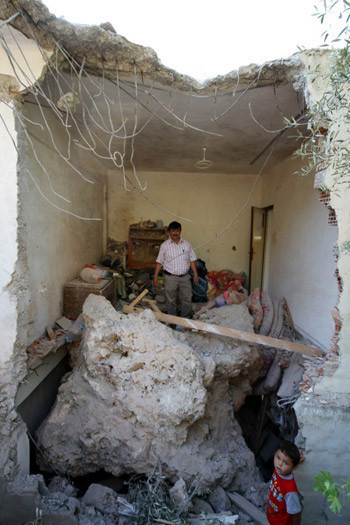 Tonlarca ağırlığındaki kaya tepelerine düştü - Resim: 4