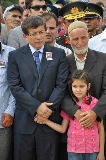 Davutoğlu'nun zor anları - Resim: 3