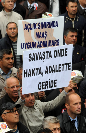 Emekli astsubaylardan gösteri - Resim: 3