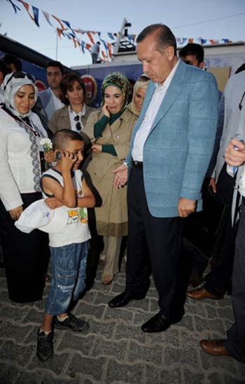 Korumaları aşıp Erdoğan'ı ikna etti - Resim: 1