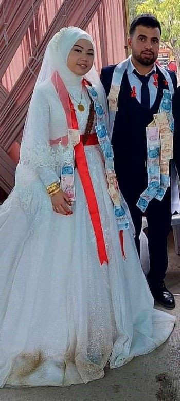 10 günlük evli çift yolda başıboş gezen taya çarptı ikisi de yoğun bakımda - Resim: 2