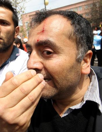 1 Mayıs kutlamalarına kan bulaştı - Resim: 4