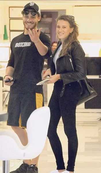 Kerem Bursin ve Serenay Sarıkaya bakın nerde? - Resim: 2