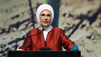 Emine Erdoğan'dan Palet Türk Müziği İlkokulu ziyaretine ilişkin paylaşım