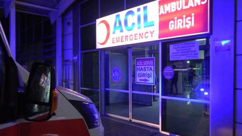 Mersin'de iskele halatının kopması sonucu düşen 2 işçi ağır yaralandı