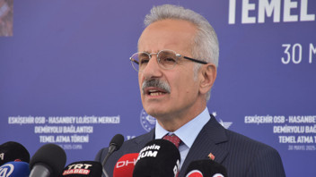Bakan Uraloğlu: Türk sahipli 2 gemi Hürmüz Boğazı’ndan geçti