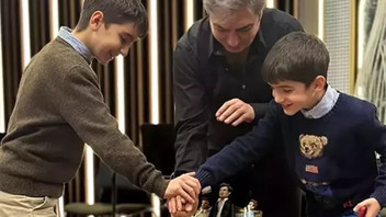 Eşi Nagehan Kaşıkçı ile evliliği olaylı bitmişti Necati Şaşmaz oğullarını paylaştı