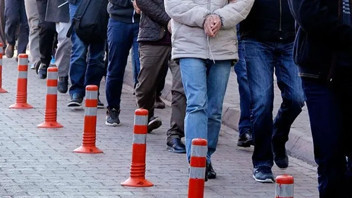 Uşak'ta tefecilik operasyonunda yakalanan 5 kişiden 3'ü tutuklandı