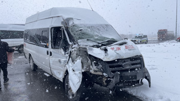 Kayseri'de işçi servisi tır ile çarpıştı: 11 kişi yaralandı