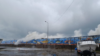 Düzce'de kuvvetli rüzgar! Dalga boyu yükseldii...