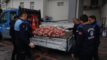 Mersin'de kamyonette ele geçirildi! 500 kilogram bozuk et imha edildi