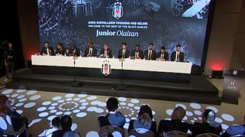 Beşiktaş, yeni transferleri için imza töreni düzenledi