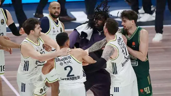 Fenerbahçe Beko kazandı maç sonu Balwin'in misilleme hareketi Yunanlıları çıldırttı