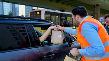 İftara yetişemeyen İstanbulluların imdadına AK Parti Gençlik Kolları yetişti