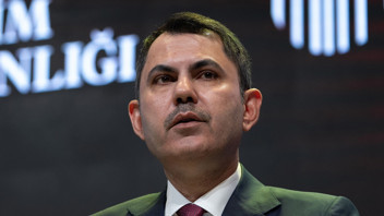 Bakan Kurum'dan Özgür Özel'e tepki: "Biz lafla değil eserle konuşuyoruz"