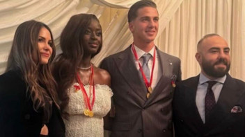 Bertuğ Yıldırım ve eşinden mutlu kare! Düğünleri çok konuşuldu...