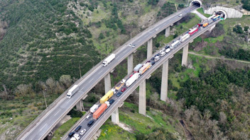 4 aracın karıştığı zincirleme kaza ulaşımı aksattı
