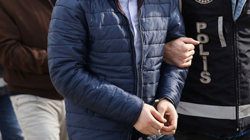 Yapay zekayla kimlik fotoğrafını değiştirip "joker" adayları ehliyet sınavına sokanlara operasyon