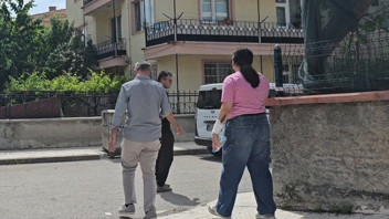 Genç kız tartıştığı anne ve babasını bıçakla rehin aldı