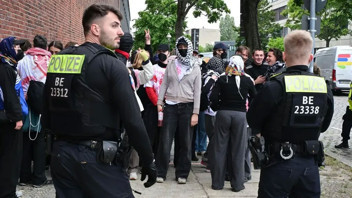 Berlin’de İsrail’e mühimmat üreten Rheinmetall’i protesto eyleminde çok sayıda gözaltı