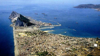 İspanya ile Cebelitarık arasında tarihi gün sınır kapısı kalktı