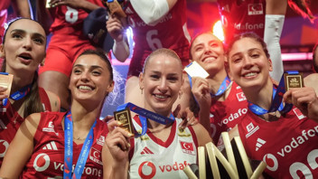 2026 FIVB Milletler Ligi şampiyonu Filenin Sultanları yurda döndü