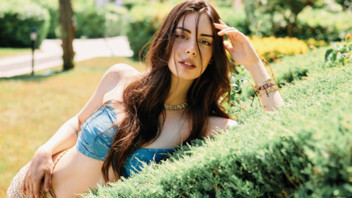 Kızılcık Şerbeti'nin Çimen'iydi! Selin Türkmen'den bikinili kareler..