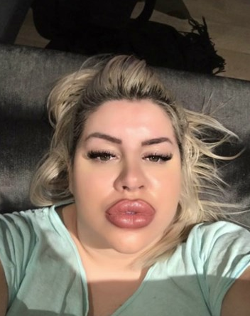 Görenler dönüp bir daha bakıyor o ise kendine bayılıyor - Resim: 1