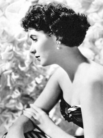 Menekşe gözler kapandı - Resim: 4