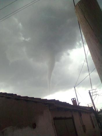 Hortum Akhisar'ı böyle vurdu - Resim: 2