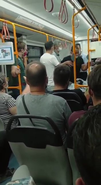 Sahte' özel harekatçı metroda maske takmamakta direnince dışarı atıldı - Resim: 0