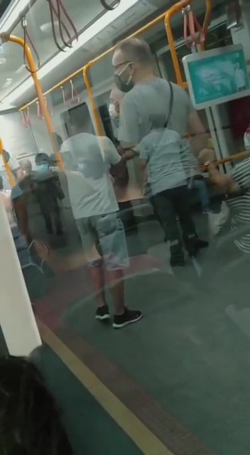 Sahte' özel harekatçı metroda maske takmamakta direnince dışarı atıldı - Resim: 1