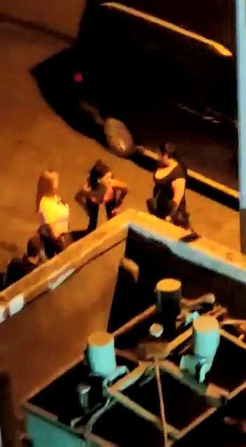 Zeytinburnu'nda şok görüntüler dans halay fuhuş... sokaklar prezervatiflerle dolu - Resim: 3