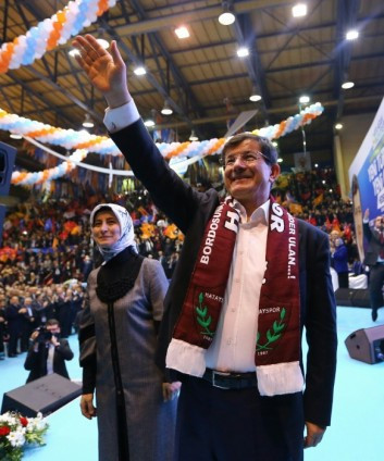 Başbakan Davutoğlu'na Hatay'da sevgi seli - Resim: 2