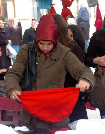 Kırmızı iç çamaşırları patladı - Resim: 4