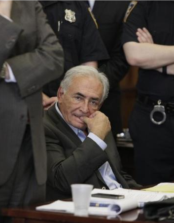 Duruşmada tırnaklarını yedi - Resim: 3