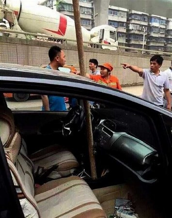 Ölümden kobra pozisyonuyla kurtuldu işte o dehşet verici anlar - Resim: 1