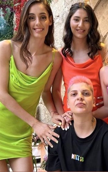 Ebrar Karakurt sevgilisi İmge'den olaylı ayrılmıştı! Yeni sevgilisi İrem Tuncer bakım kim çıktı - Resim: 3