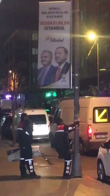 Mazbatayı Ekrem İmamoğlu aldı! "Teşekkürler İstanbul" afişine bakın ne oldu? - Resim: 0