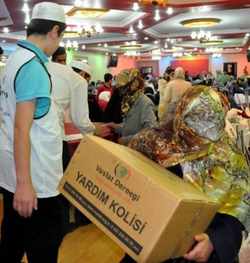 Yardım yaparken utandırdılar - Resim: 2